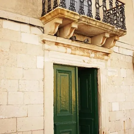 Hvar Riva 2