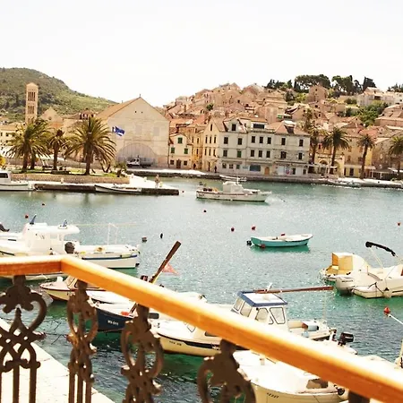 Hvar Riva 2 Гостьовий будинок Хвар