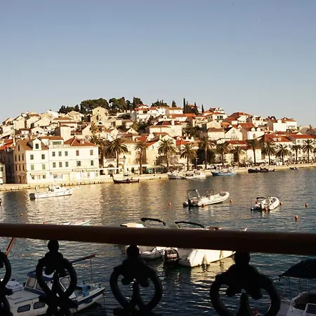 Hvar Riva 2 Гостьовий будинок Хвар